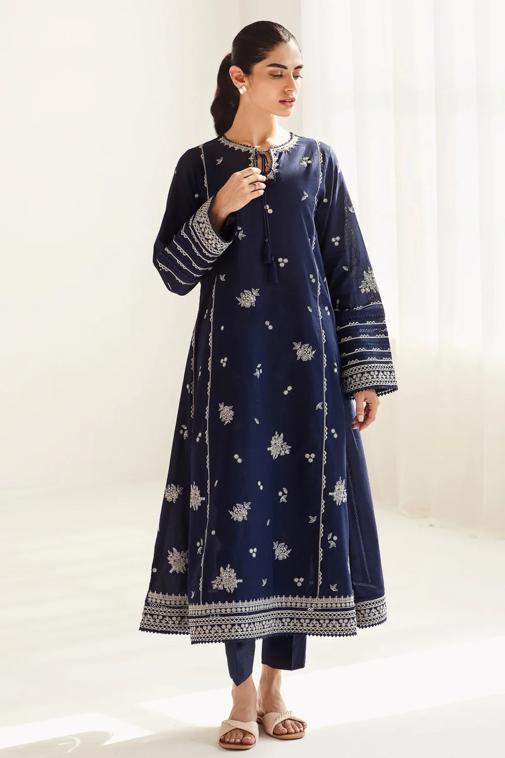 Embroidered Lawn USE-9031 - Image 2