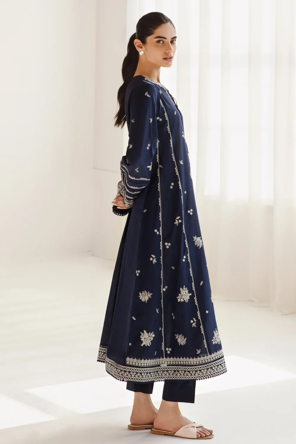 Embroidered Lawn USE-9031 - Image 5